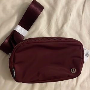 Lululemon Everywhere Belt Bag in Maroon